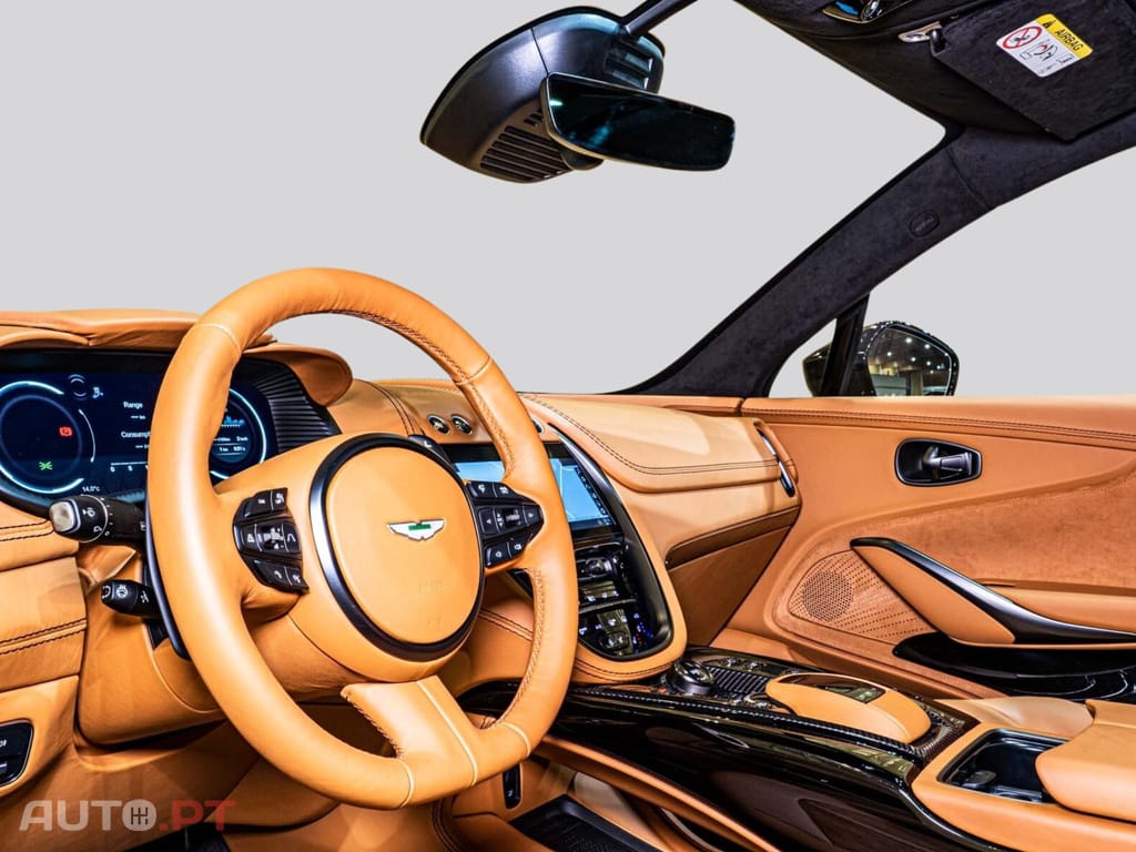 Aston Martin DBX 707