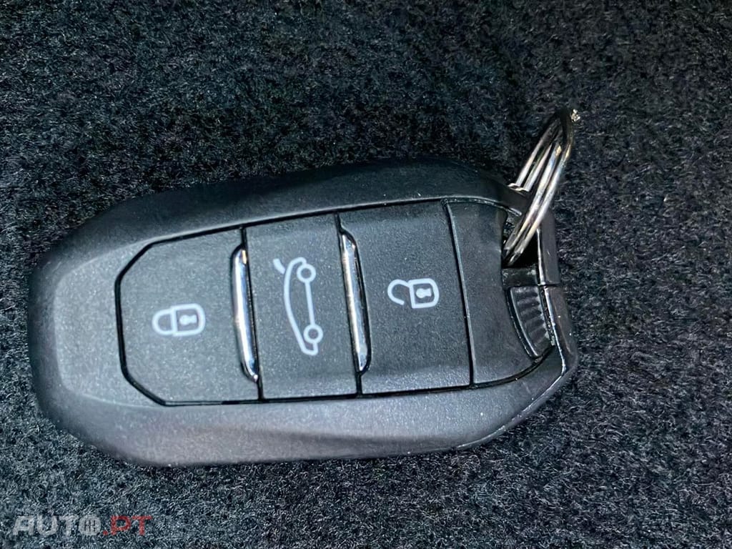 Peugeot 408 HYBRID 136 e-DSC6 Allure