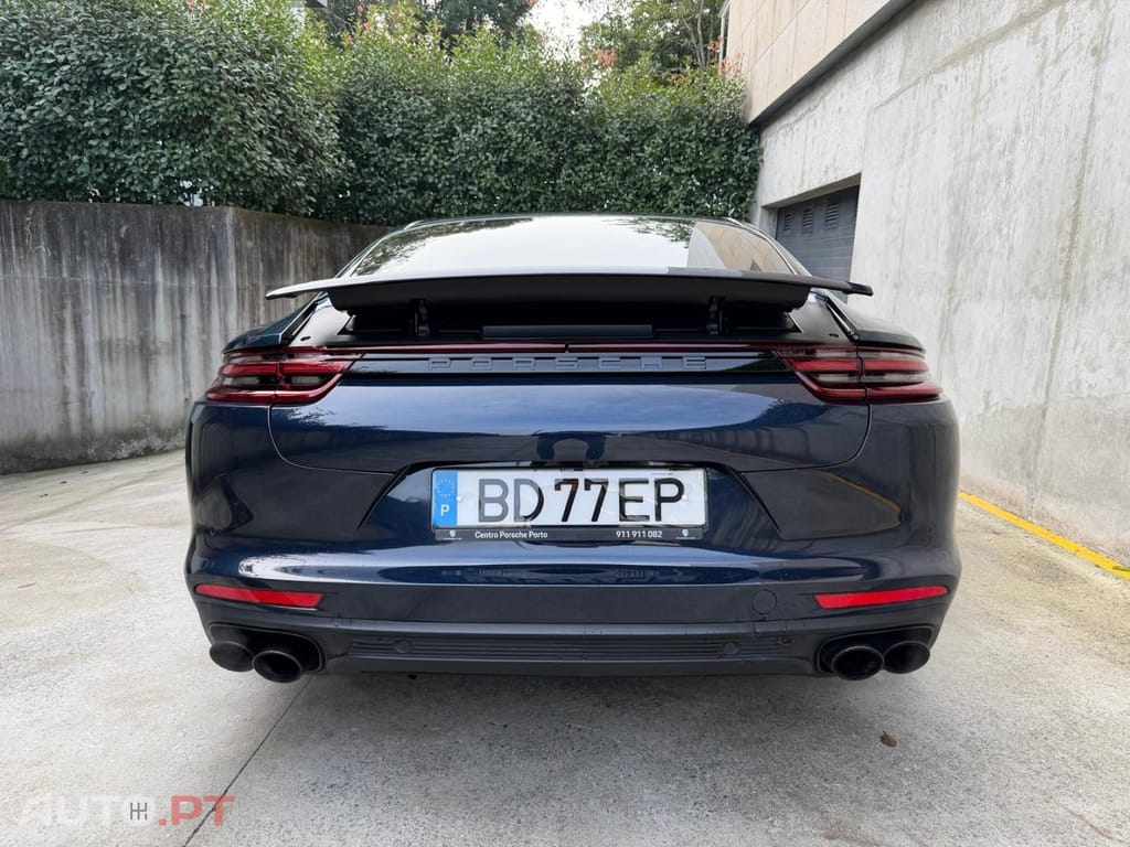 Porsche Panamera 4 E-Hybrid Platinum Edition