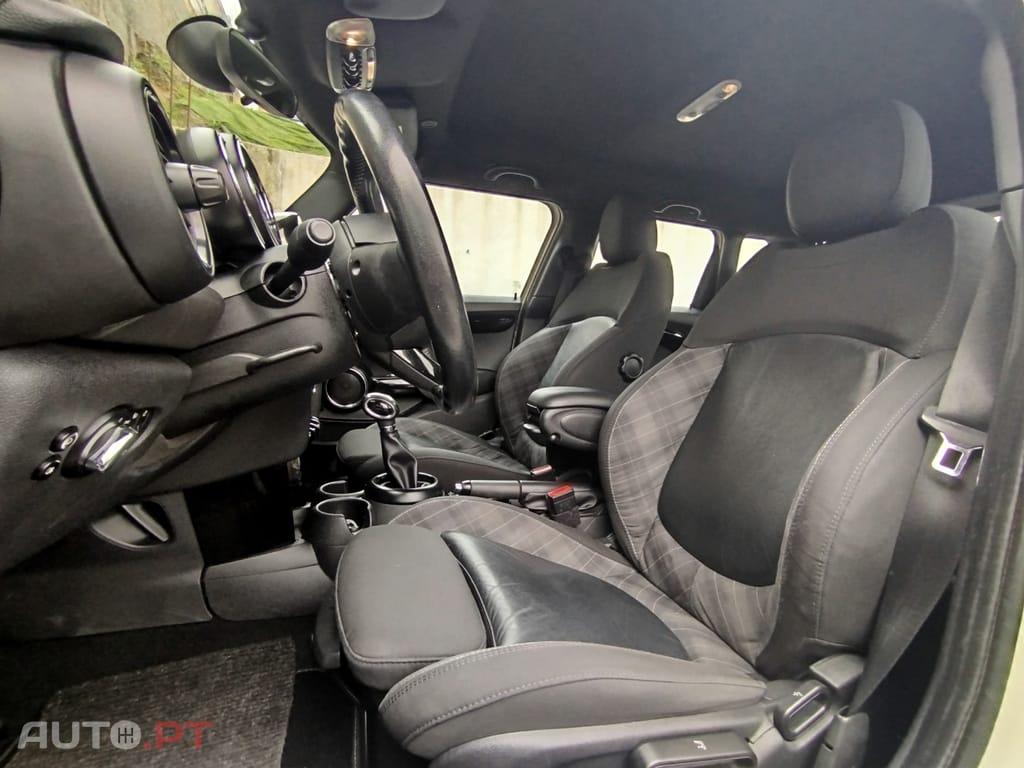 MINI Cooper Cooper D Auto