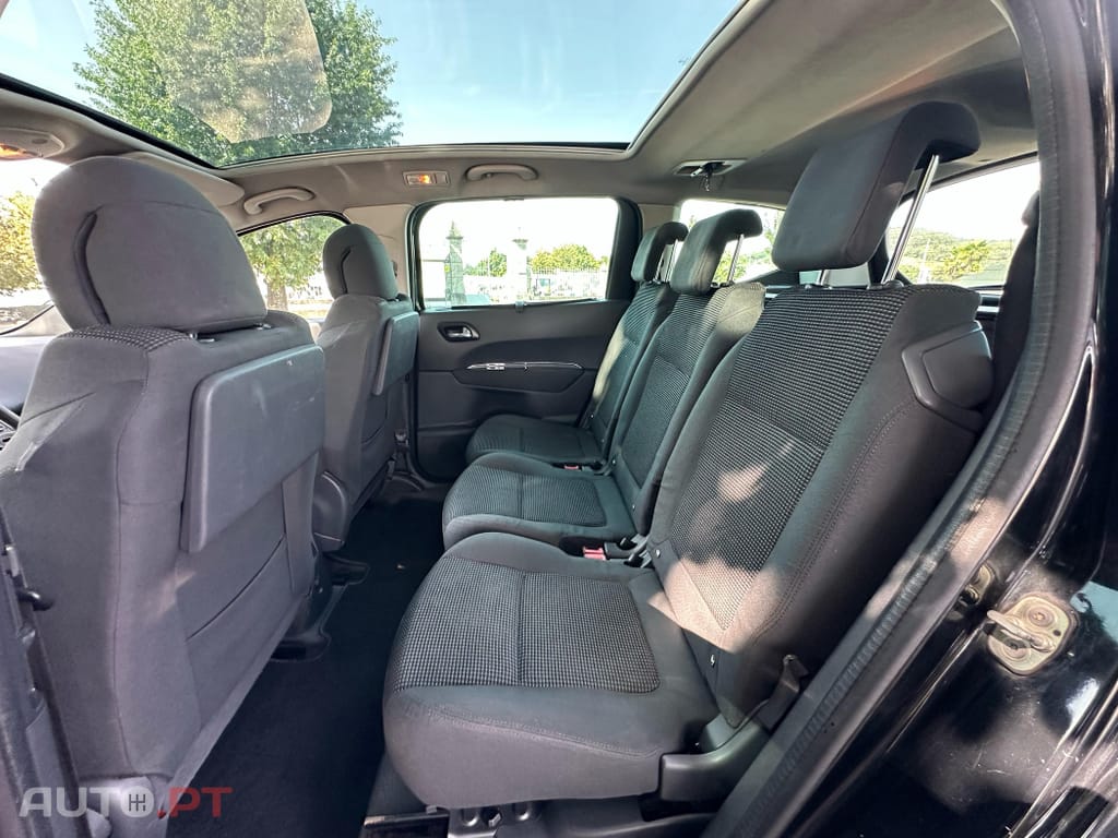 Peugeot 5008 1.6 e-HDi 7L Allure 2-Tronic 113g