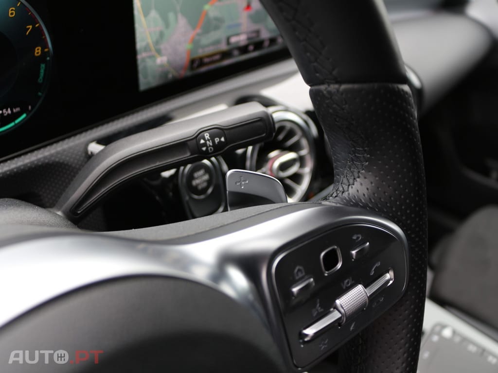 Mercedes-Benz A 250 e AMG Line