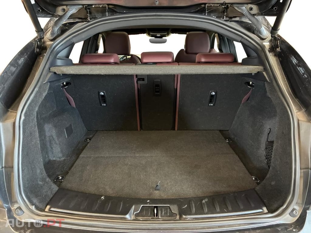 Jaguar E-Pace 1.5 P300e R-Dynamic SE AWD Aut.