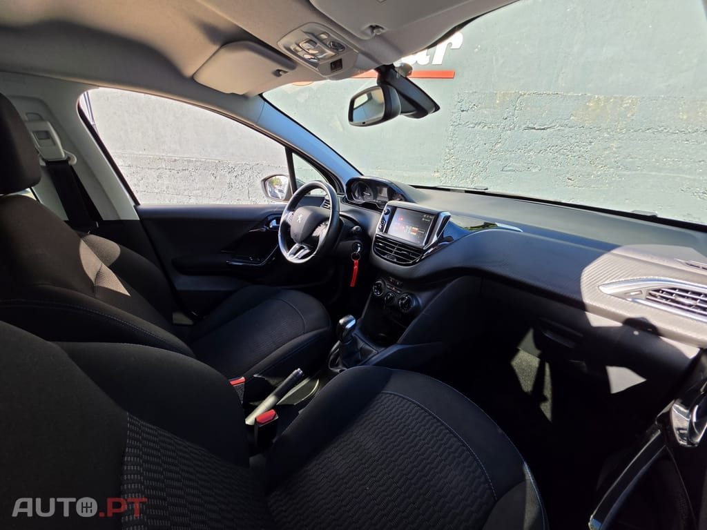 Peugeot 208 1.2 PureTech Signature