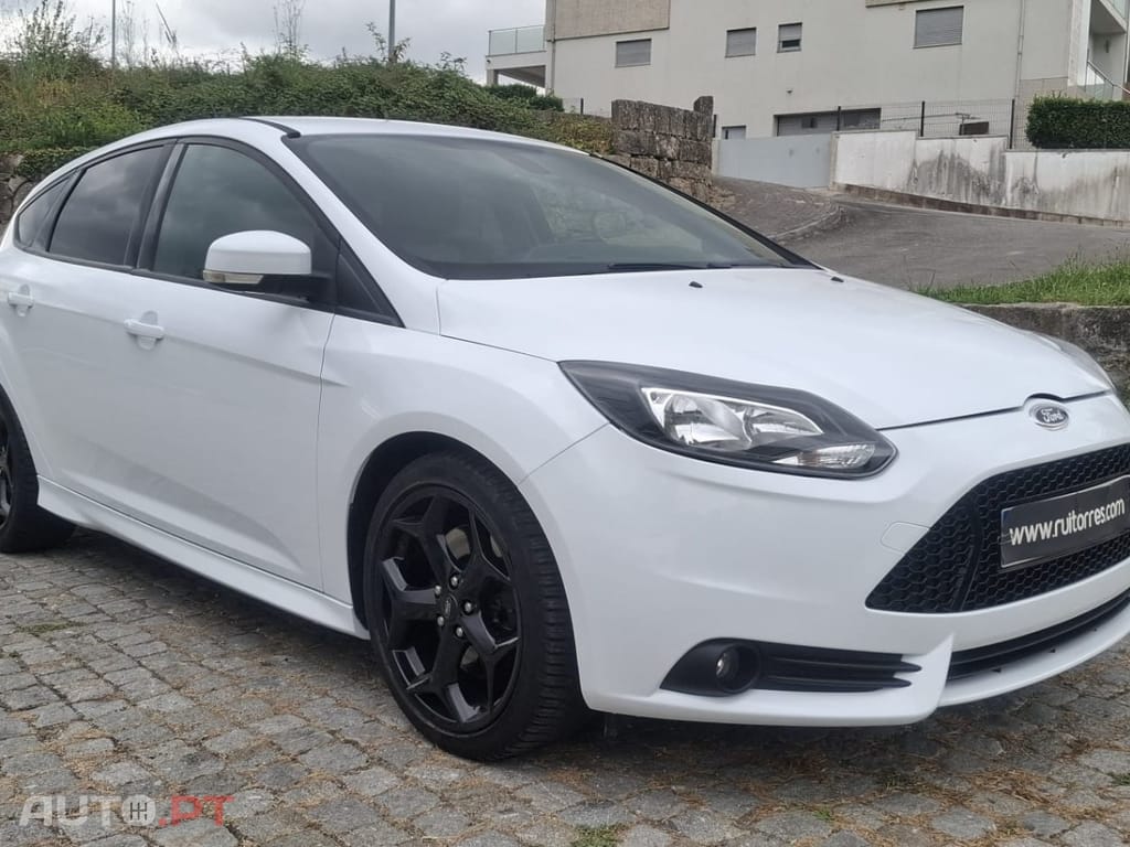 Ford Focus 2.0 EcoBoost ST c/ Pack Pele Desportiva