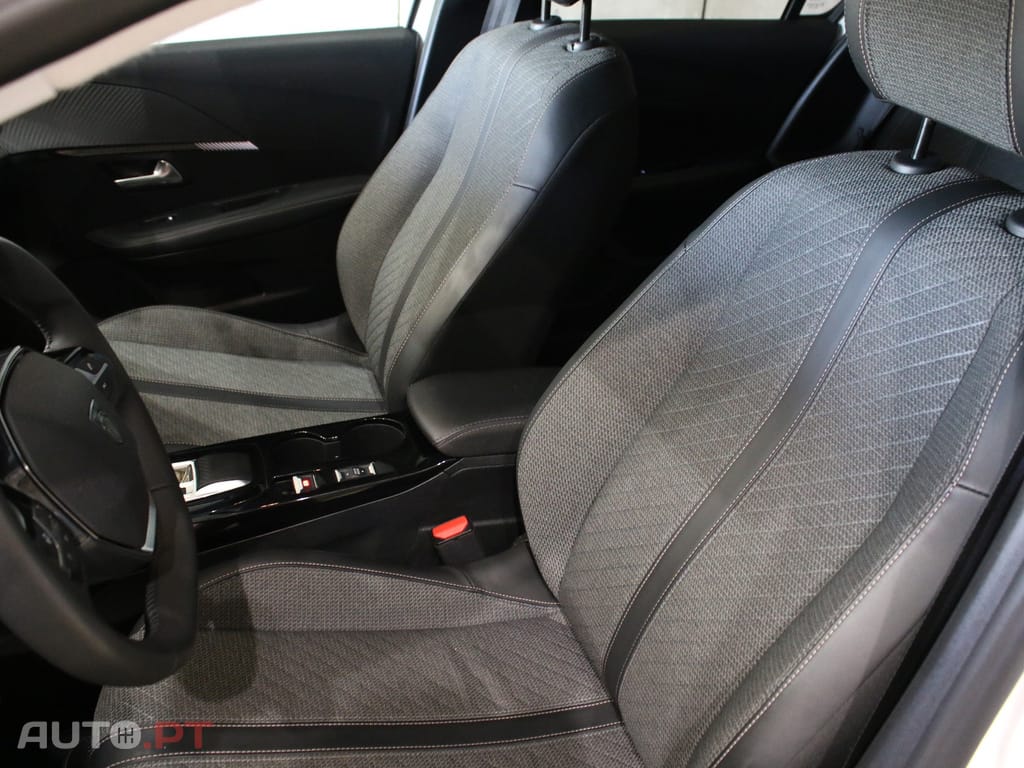 Peugeot 208 1.2 Hybrid Allure e-DCS6