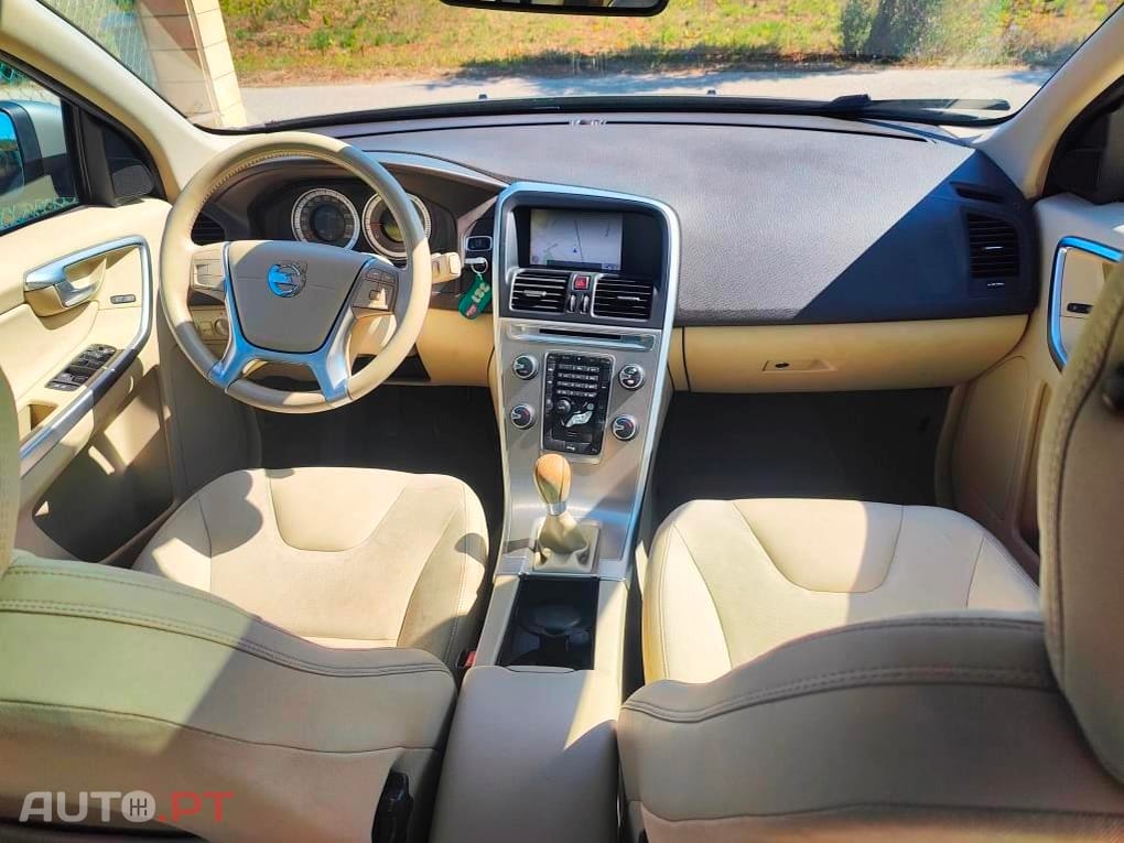 Volvo XC60 2.0 Momentum 164cv / 149  mês