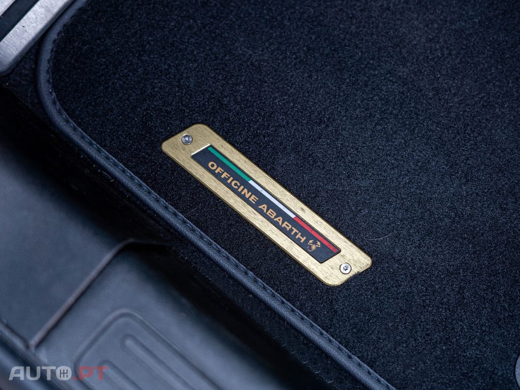 Abarth 595C 1.4 T-Jet Scorpioneoro