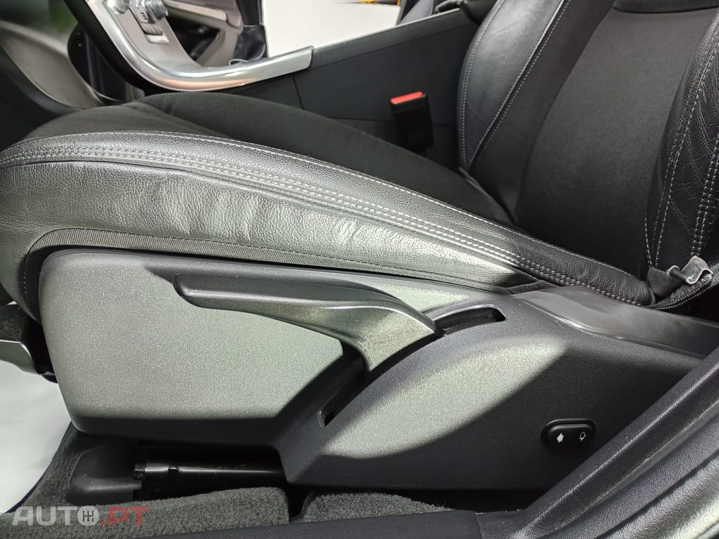 Volvo V60 2.0 D2 R-Design Momentum