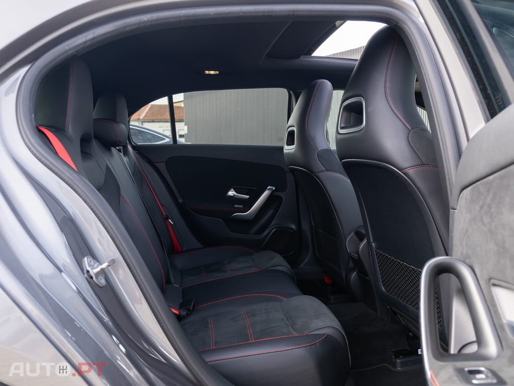 Mercedes-Benz A 35 AMG 4Matic Speedshift DCT 7G