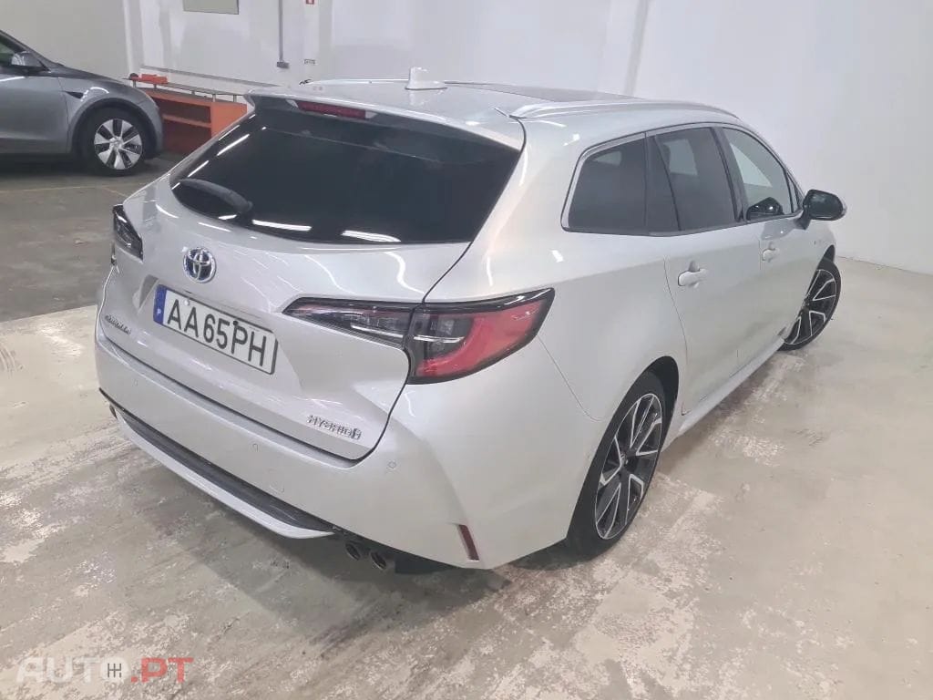 Toyota Corolla Touring Sports 2.0 Hybrid Luxury Black