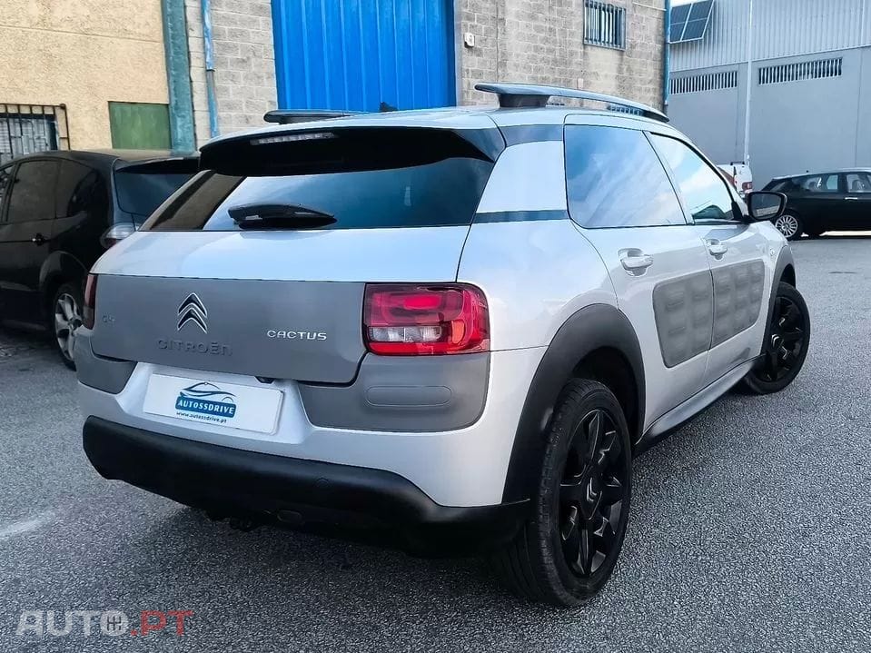 Citroën C4 Cactus 1.6 BlueHDi Shine ETG6 — fotografia 12