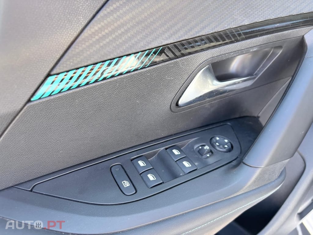 Peugeot 2008 1.2 PureTech Allure