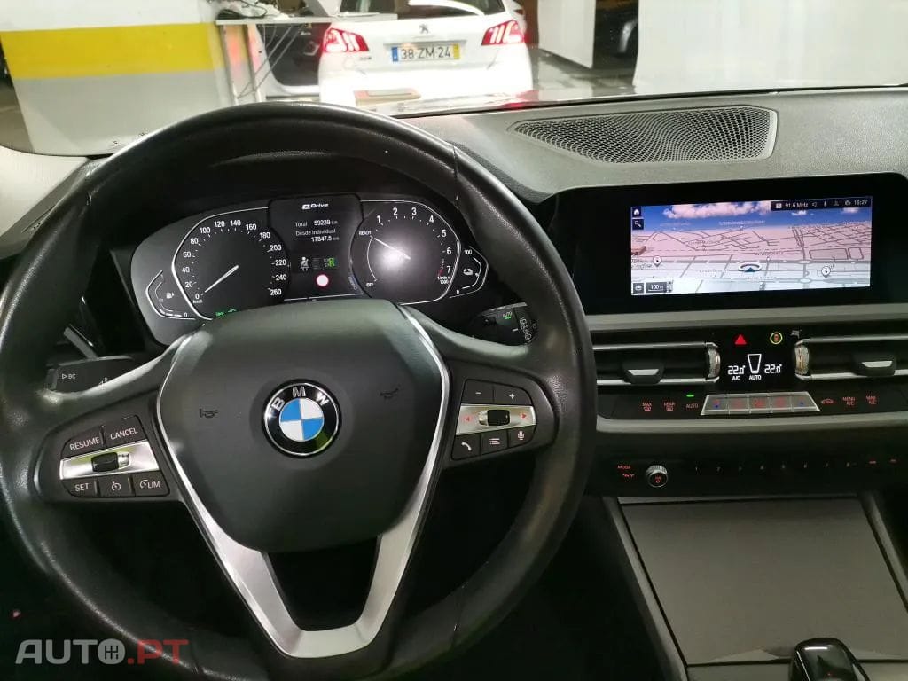 BMW 330 e Touring Corporate Edition Auto