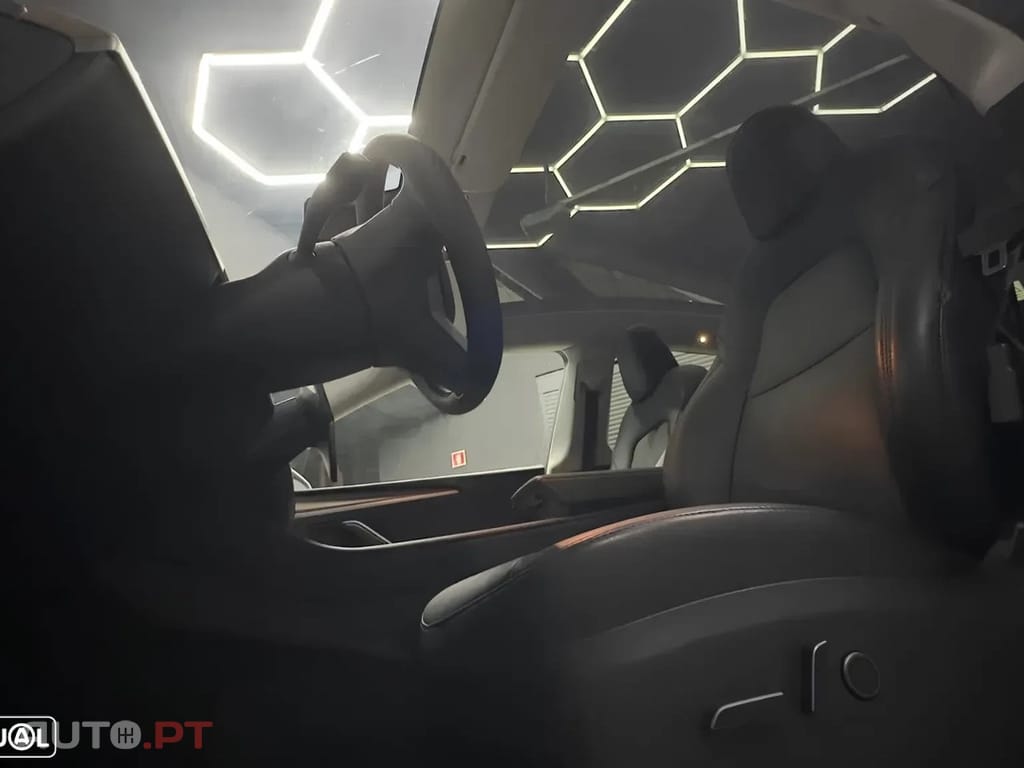 Tesla Model Y Long Range Dual Motor AWD
