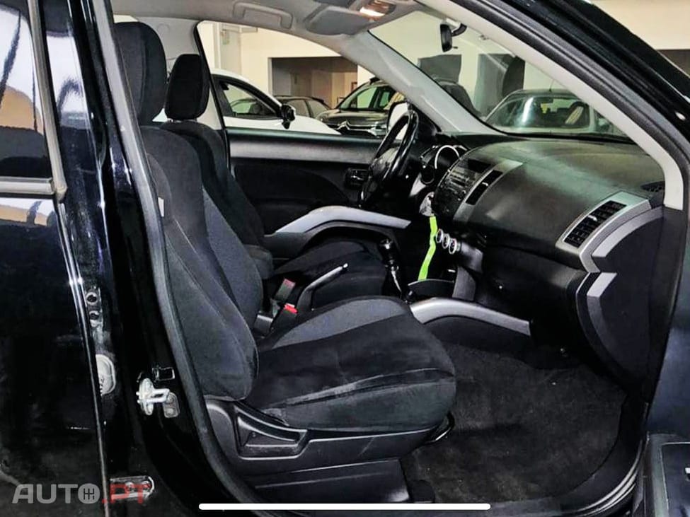 Mitsubishi Outlander 2.0 DI-D Inform 4WD