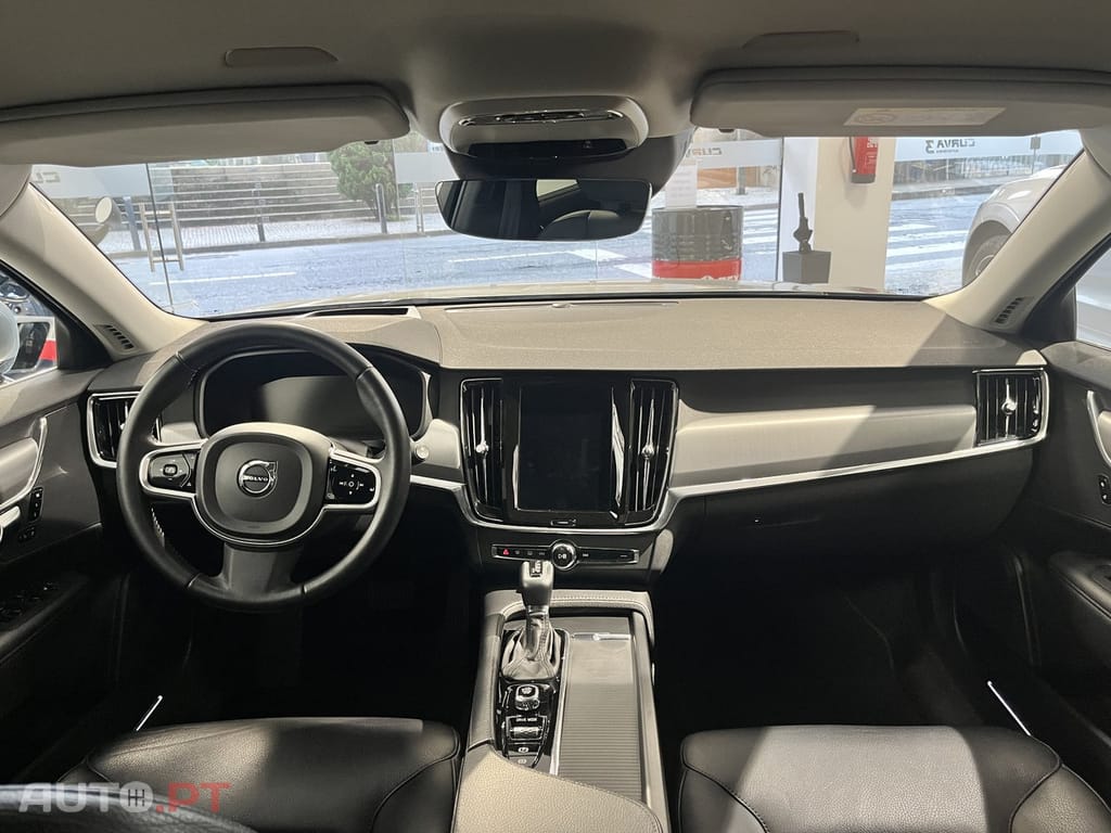 Volvo V90 2.0 D5 Momentum AWD Geartronic