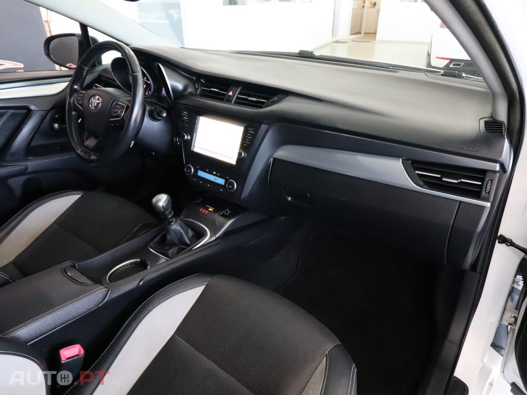 Toyota Avensis Touring Sports 1.6 D-4D Exclusive+GPS