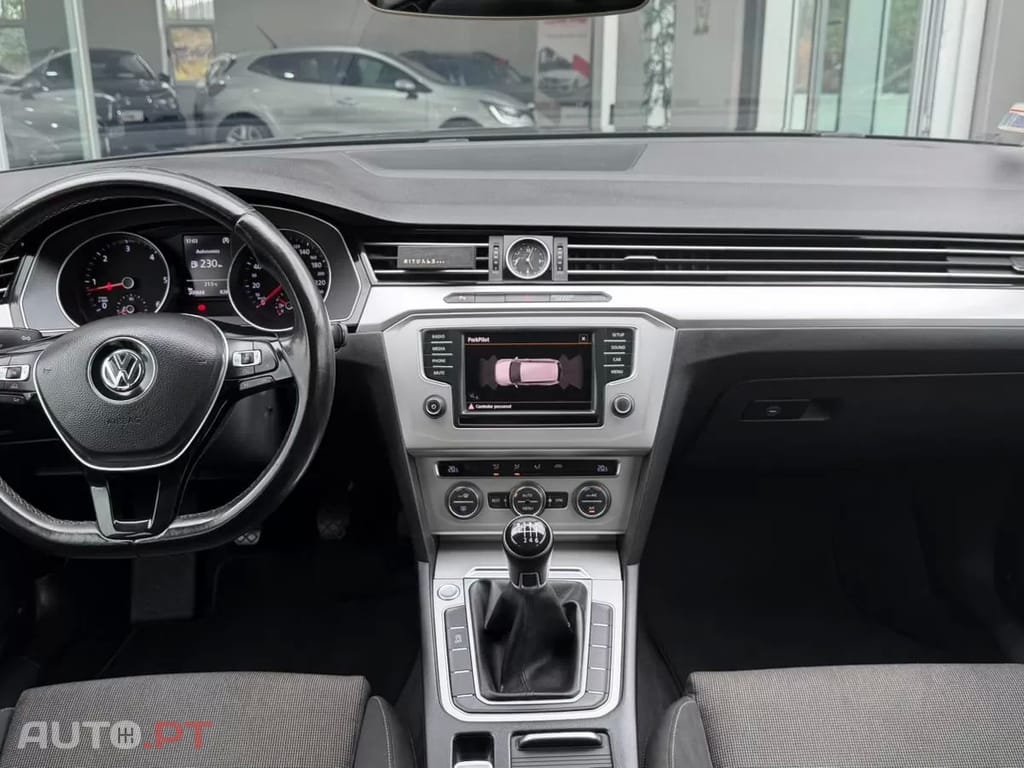Volkswagen Passat Variant 1.6 TDI Confortline — fotografia 6