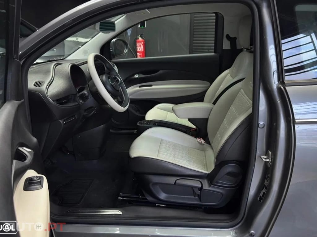 Fiat 500e La Prima