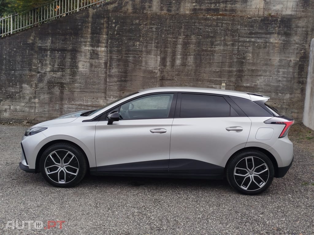 MG MG4 64 kWh Luxury