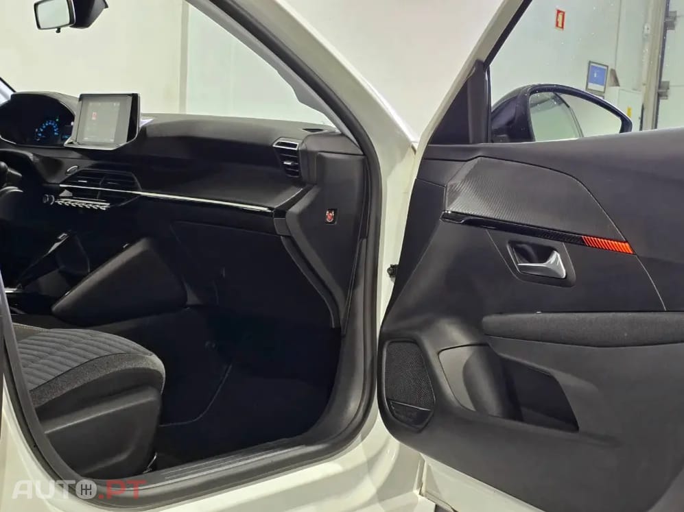 Peugeot E-208 50 kWh SE Style