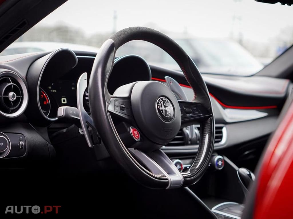 Alfa Romeo Giulia 2.9 V6 Bi-Turbo AT8 Quadrifoglio
