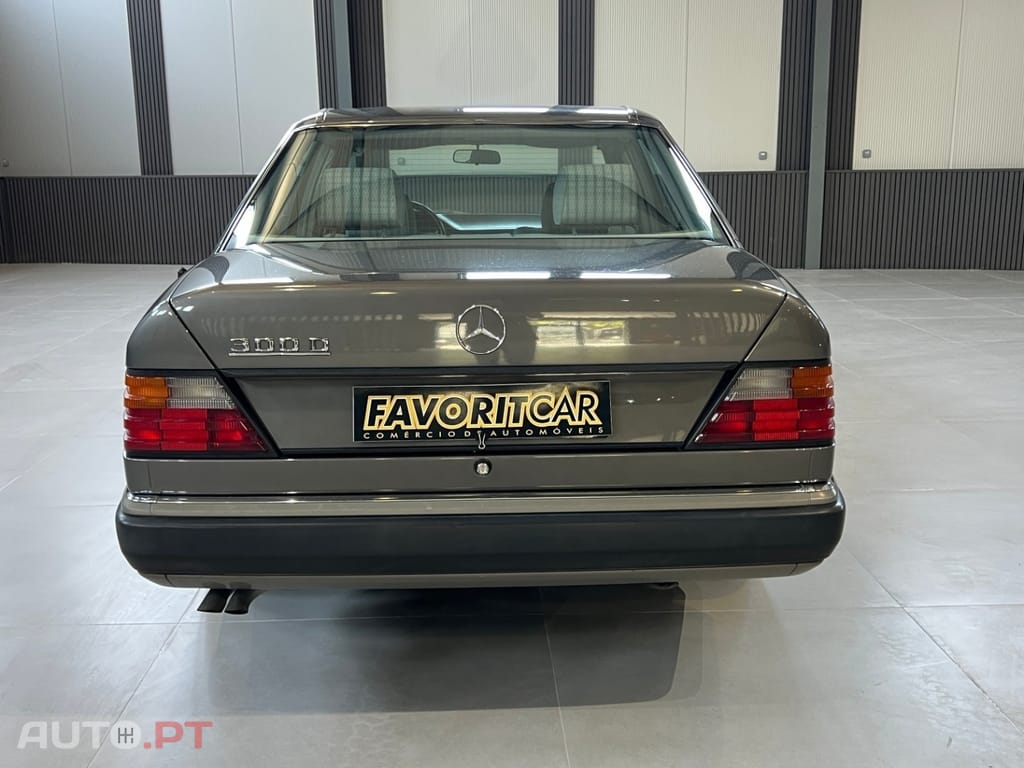 Mercedes-Benz W124 300 D