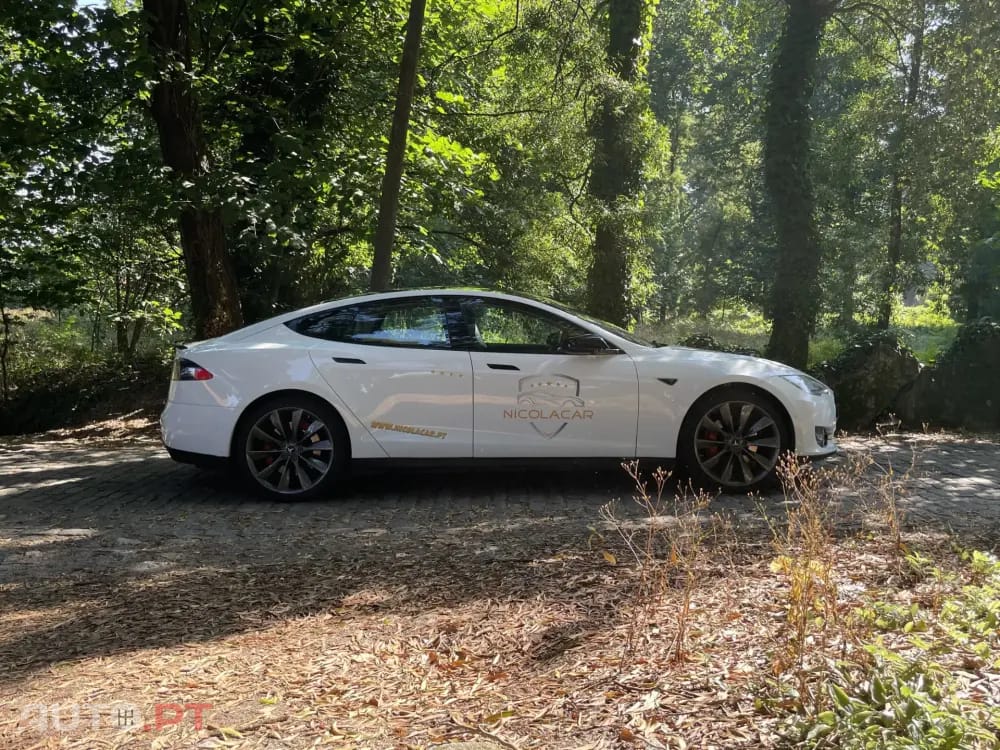Tesla Model S 90D