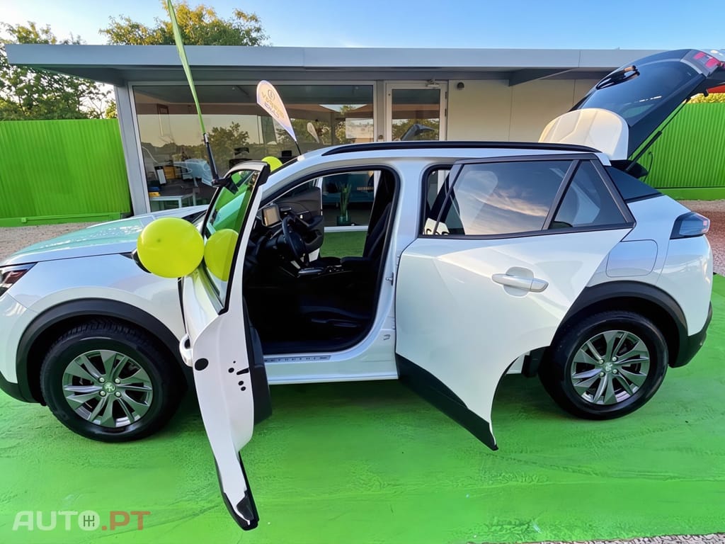Peugeot E-2008 50 kWh Style