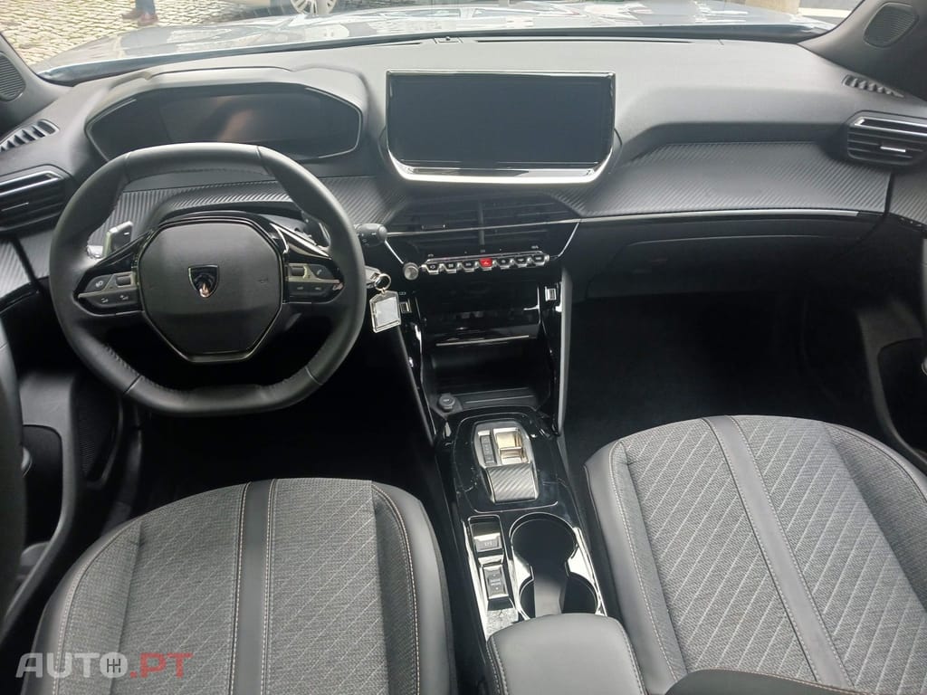 Peugeot 2008 1.2 PureTech Allure EAT8