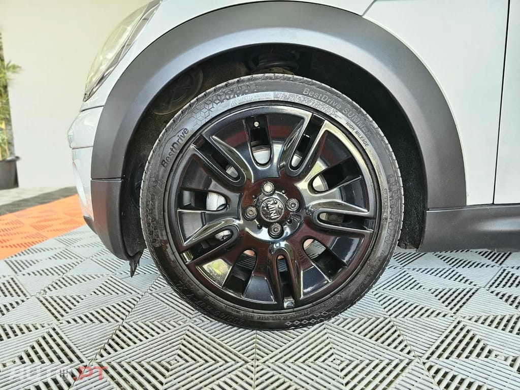 MINI Cooper D Edição Camden 50 anos