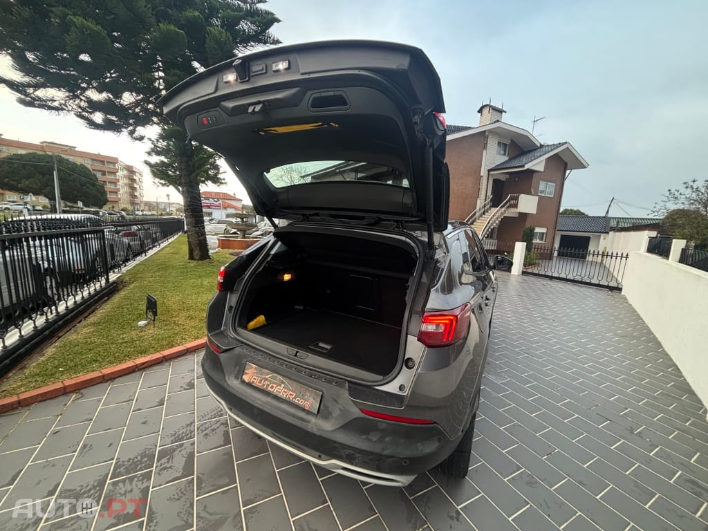 Opel Grandland (X) 1.2 T Design & Tech AT