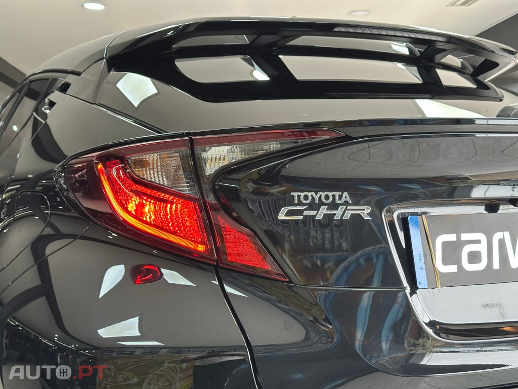 Toyota C-HR 2.0 Hybrid Square Collection