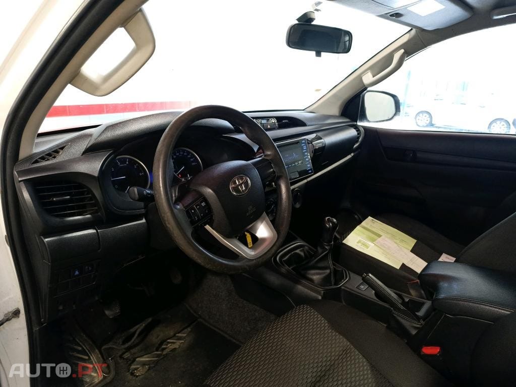 Toyota Hilux 2.4 D-4D 2WD CD