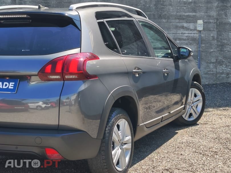 Peugeot 2008 1.2 PureTech Signature