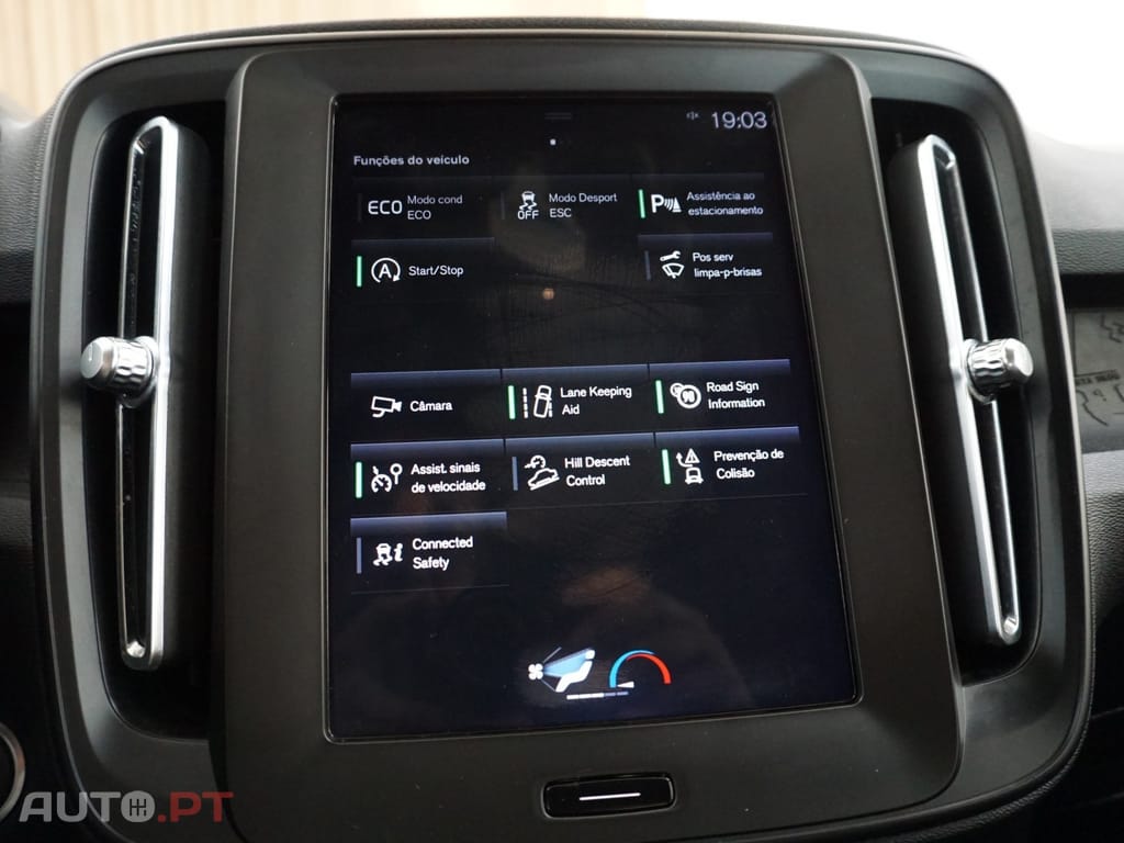 Volvo XC40 1.5 T3 Momentum Tech Edition