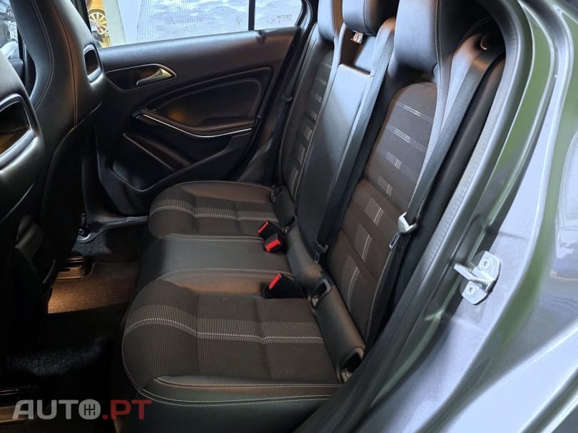 Mercedes-Benz A 180 d Urban — fotografia 13
