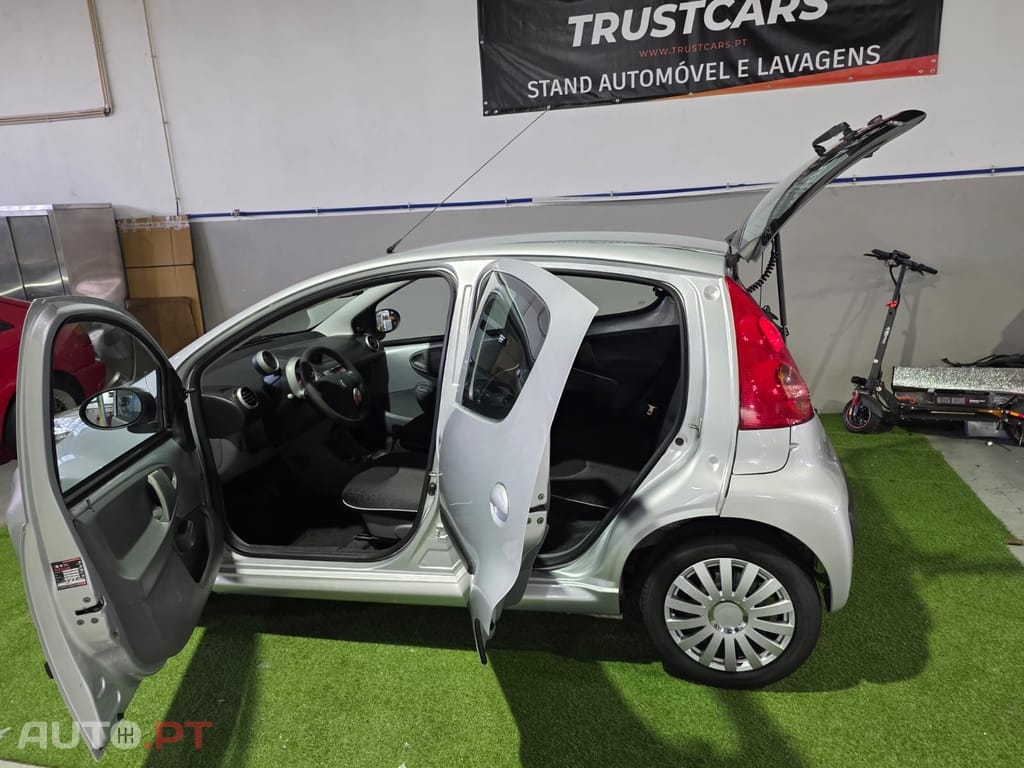 Peugeot 107 1.0 Trendy 2 Tronic