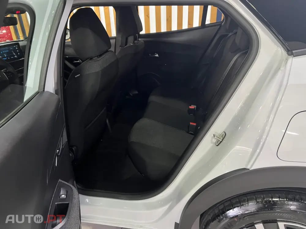 Peugeot 2008 1.2 PureTech Style — fotografia 11