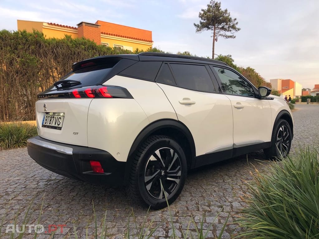 Peugeot E-2008 GT+