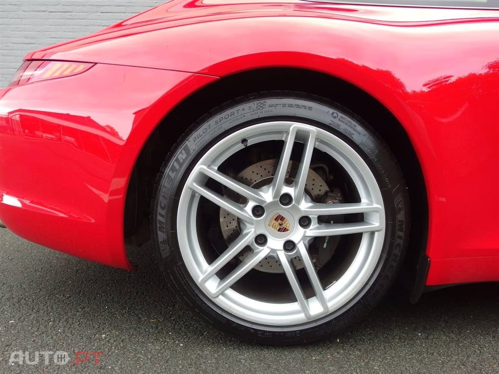 Porsche 911 Carrera