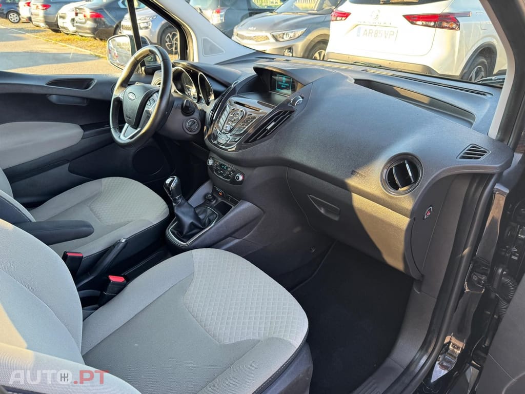 Ford Tourneo 1.0 EcoBoost Titanium