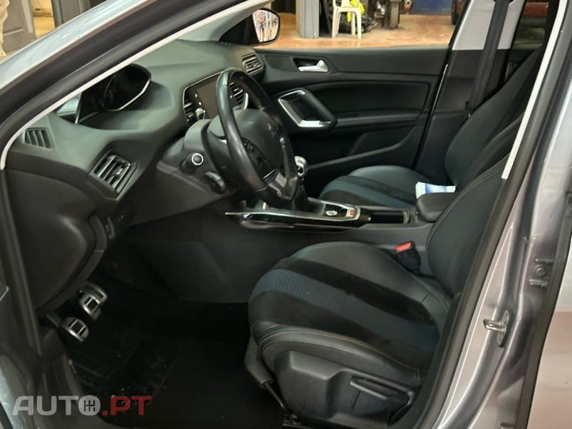 Peugeot 308 TECH SPORT EDITION S&S 130 CV + EXTRAS