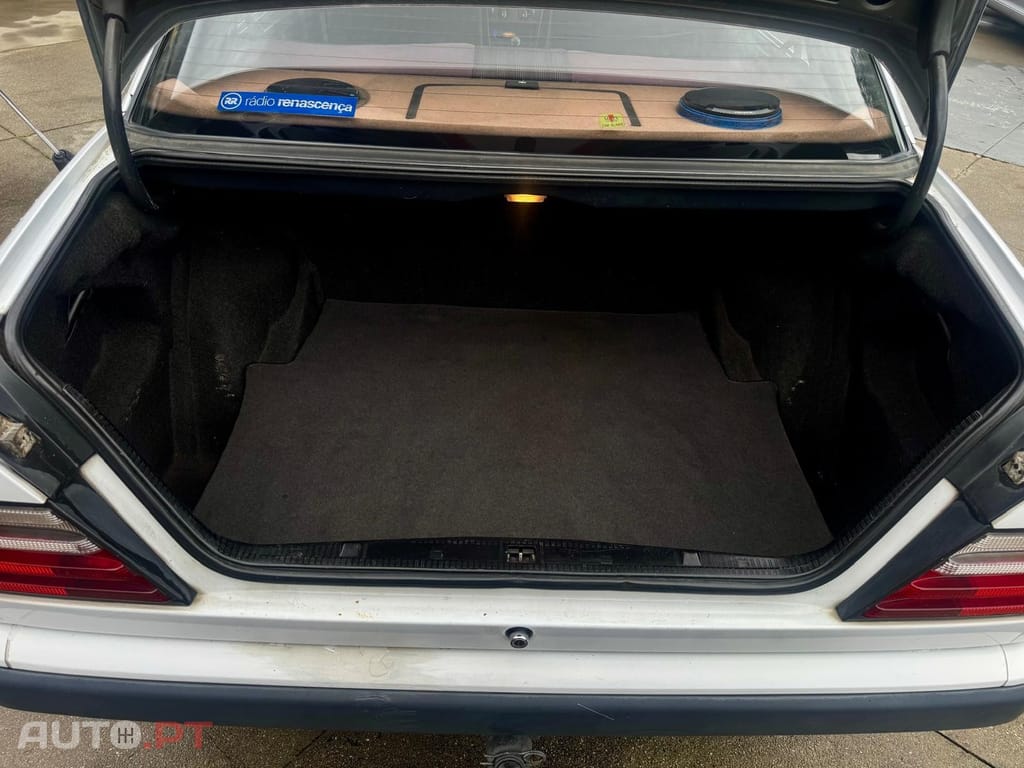 Mercedes-Benz E 200 D