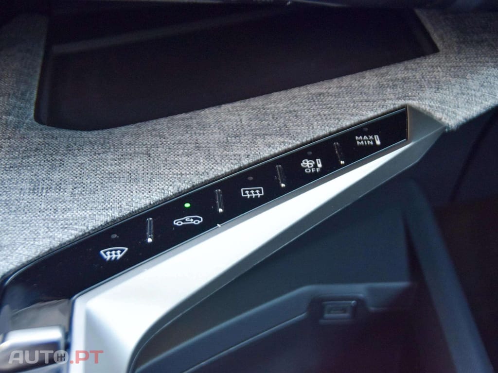 Peugeot 3008 1.2 Hybrid Allure e-DCS6