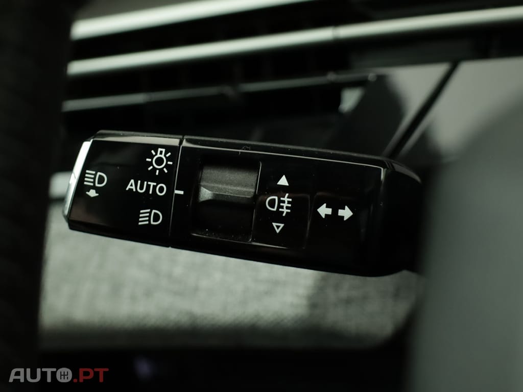 Peugeot 3008 3008 1.2 Hybrid Allure e-DCS6