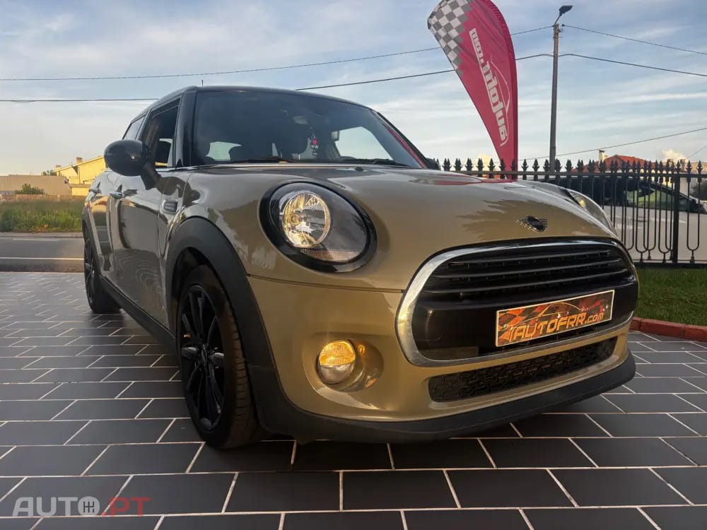 MINI Cooper Cooper Premium Yours Auto