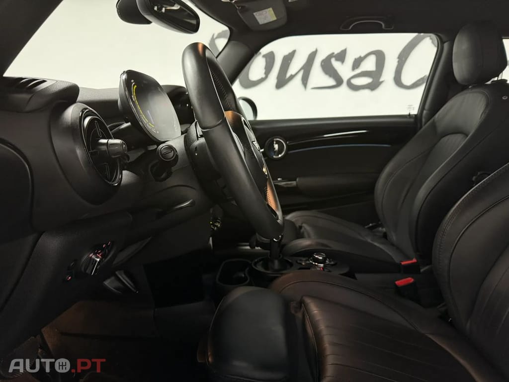 MINI Cooper Cooper SE Resolute Edition