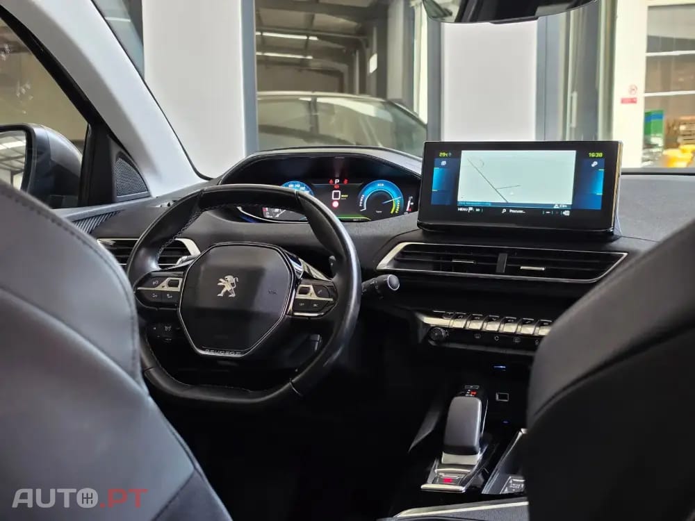 Peugeot 3008 1.6 Hybrid Allure e-EAT8